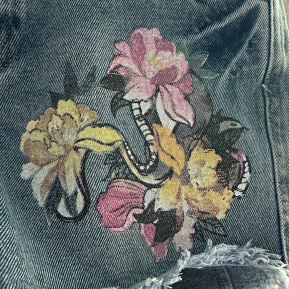 Guess girls 100% cotton Denim Jeans Shorts floral print design size 8 - Picture 4 of 12